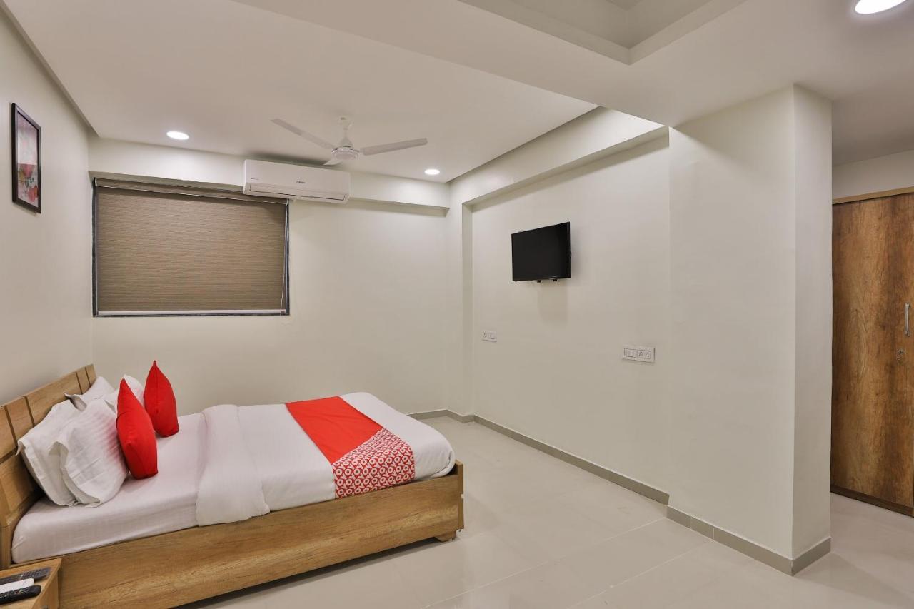 Collection O 12462 Hotel Shiv Inn Gandhinagar Exterior photo