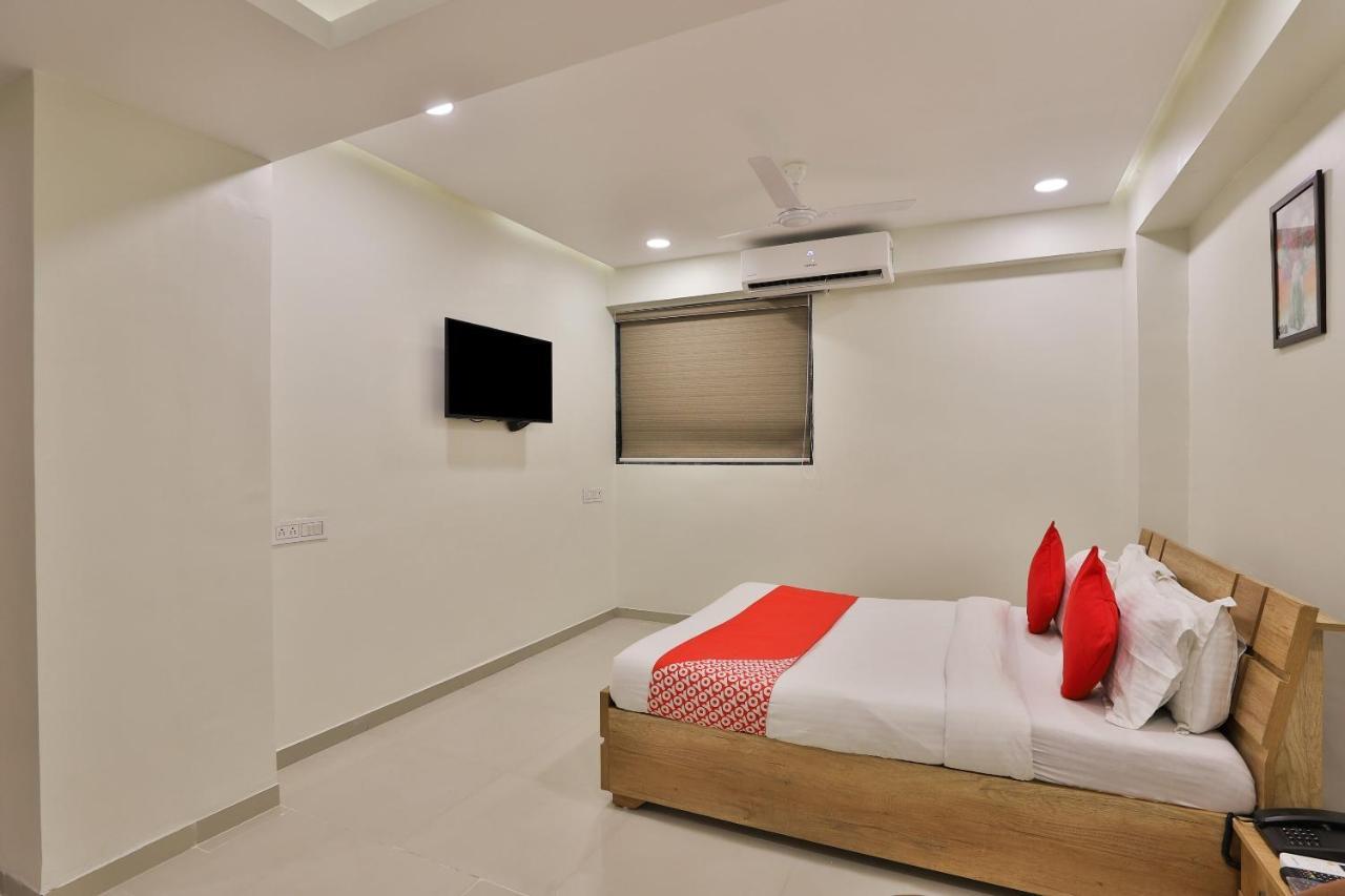 Collection O 12462 Hotel Shiv Inn Gandhinagar Exterior photo