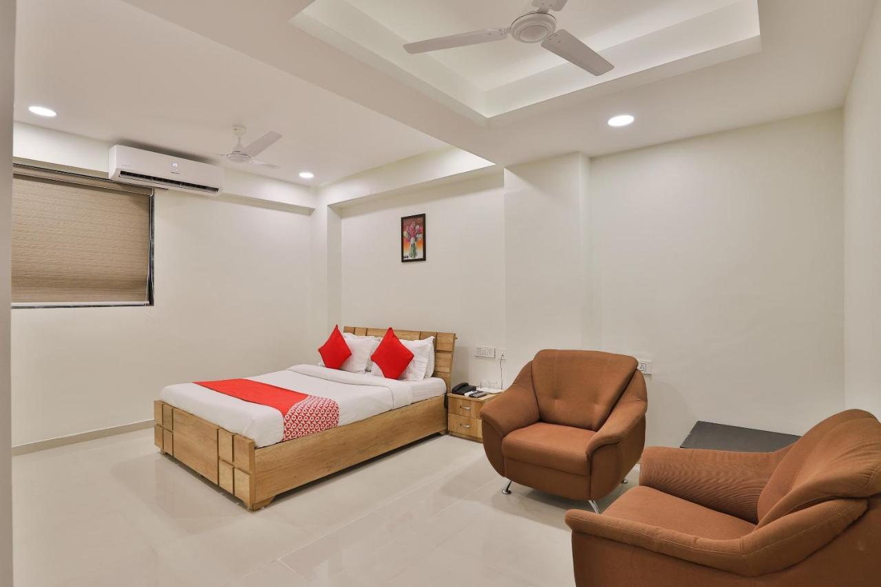 Collection O 12462 Hotel Shiv Inn Gandhinagar Exterior photo