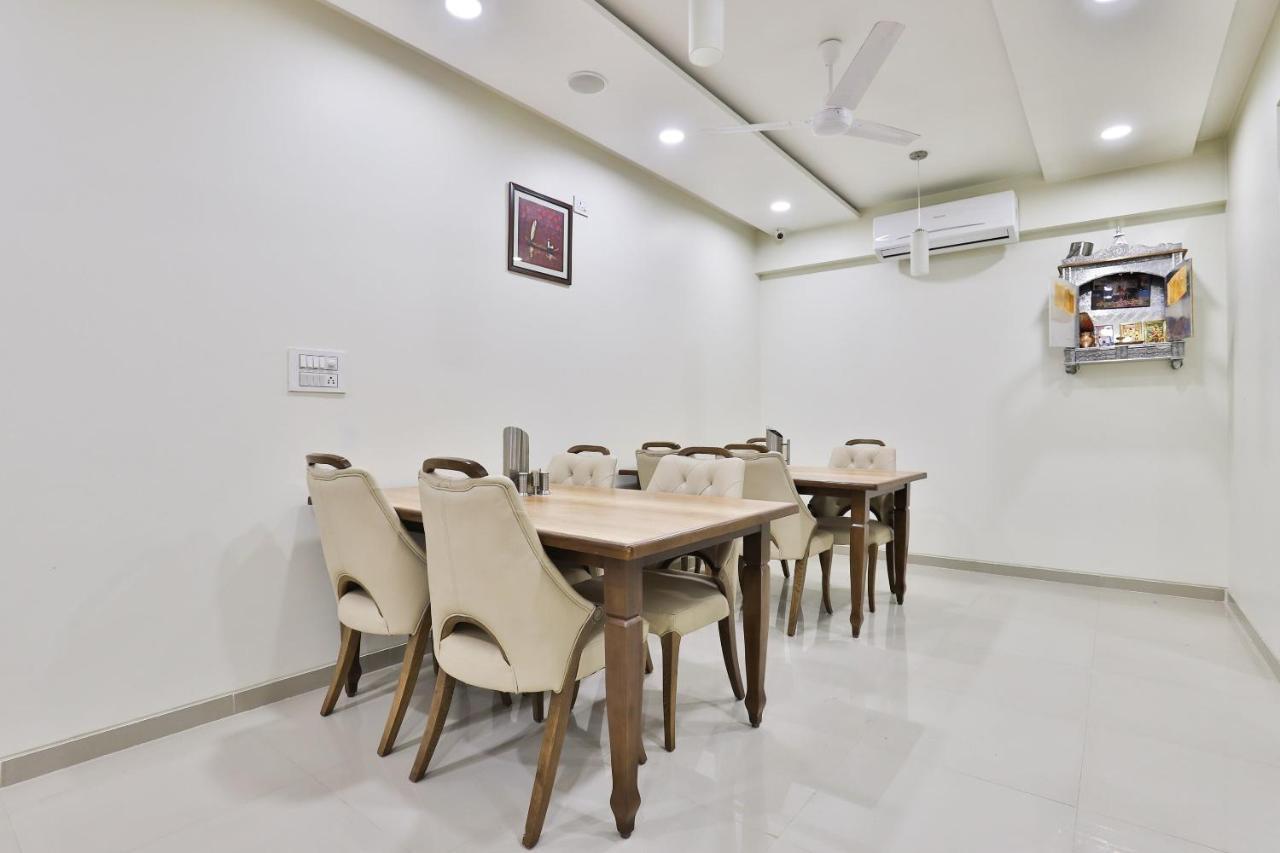 Collection O 12462 Hotel Shiv Inn Gandhinagar Exterior photo