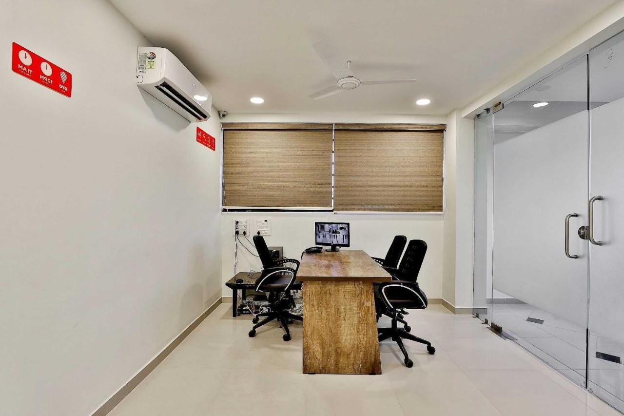 Collection O 12462 Hotel Shiv Inn Gandhinagar Exterior photo