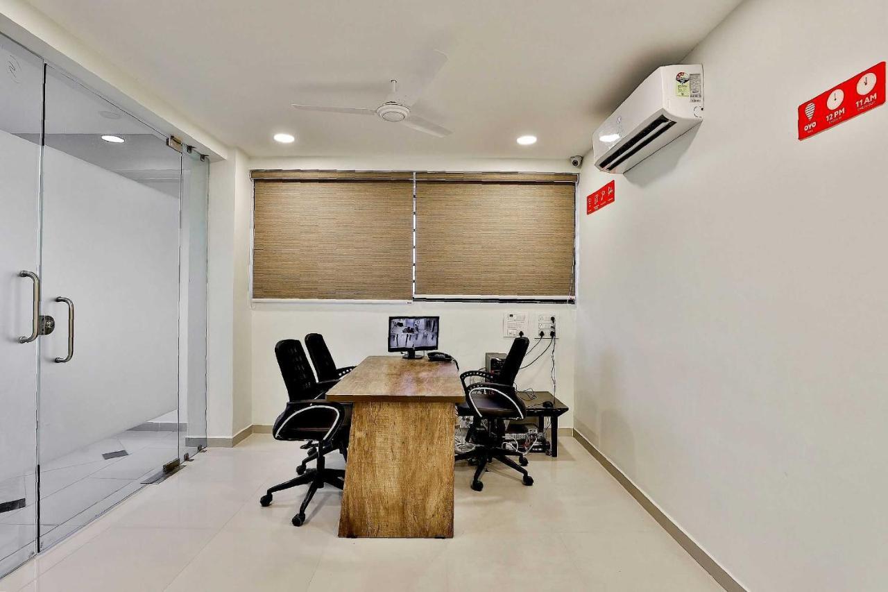 Collection O 12462 Hotel Shiv Inn Gandhinagar Exterior photo
