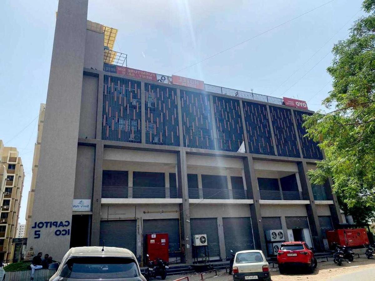 Collection O 12462 Hotel Shiv Inn Gandhinagar Exterior photo