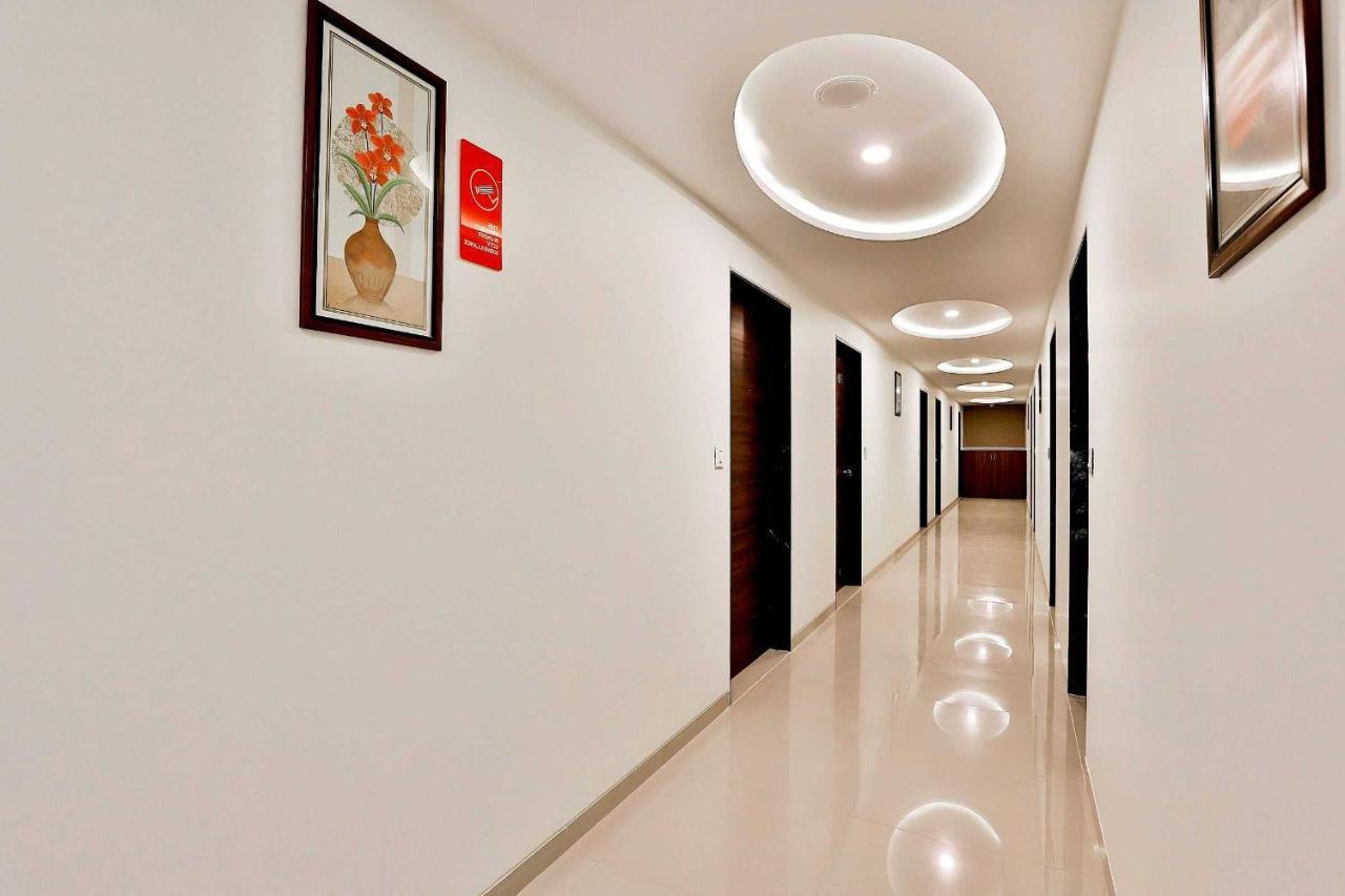 Collection O 12462 Hotel Shiv Inn Gandhinagar Exterior photo