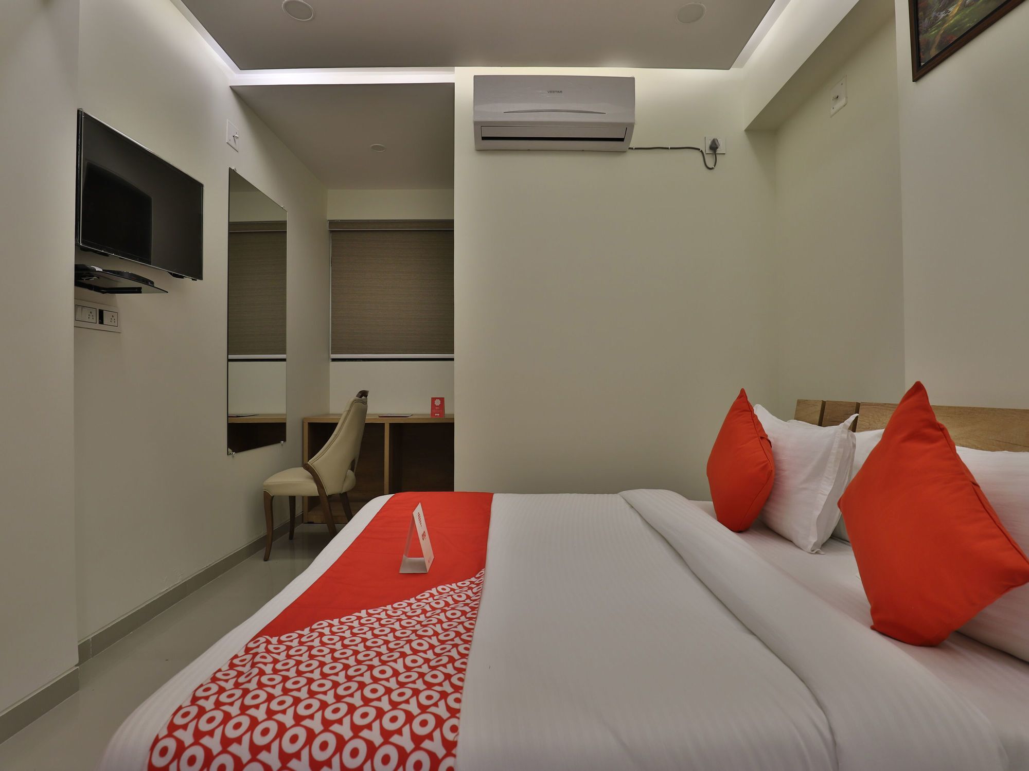 Collection O 12462 Hotel Shiv Inn Gandhinagar Exterior photo