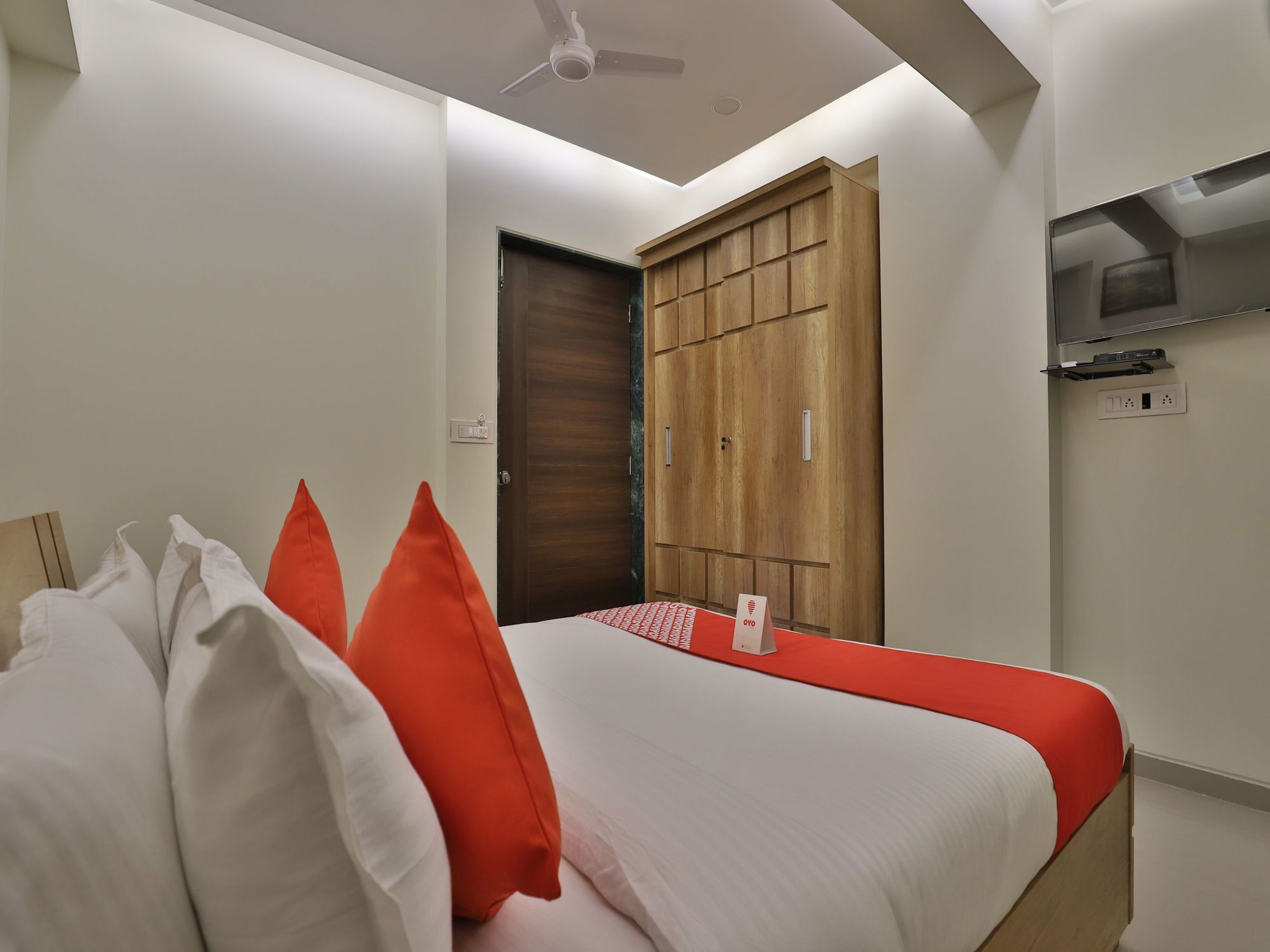 Collection O 12462 Hotel Shiv Inn Gandhinagar Exterior photo